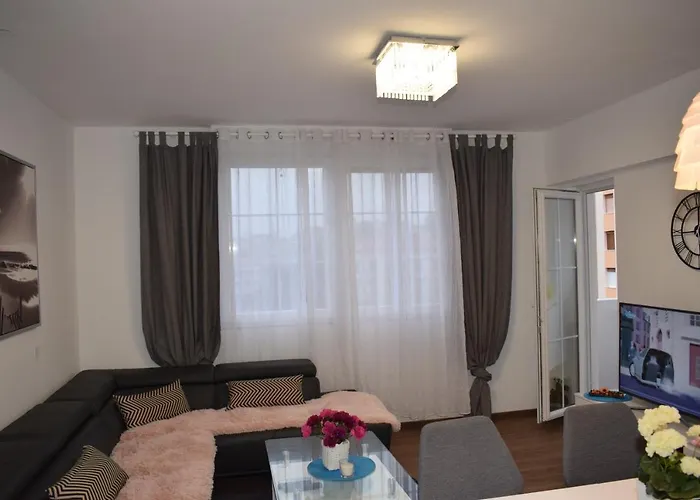 아파트 Trixi 풀라