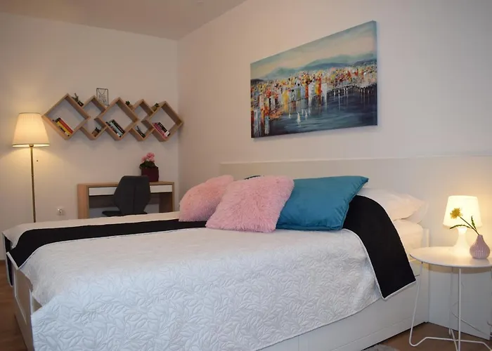 Trixi 아파트 풀라