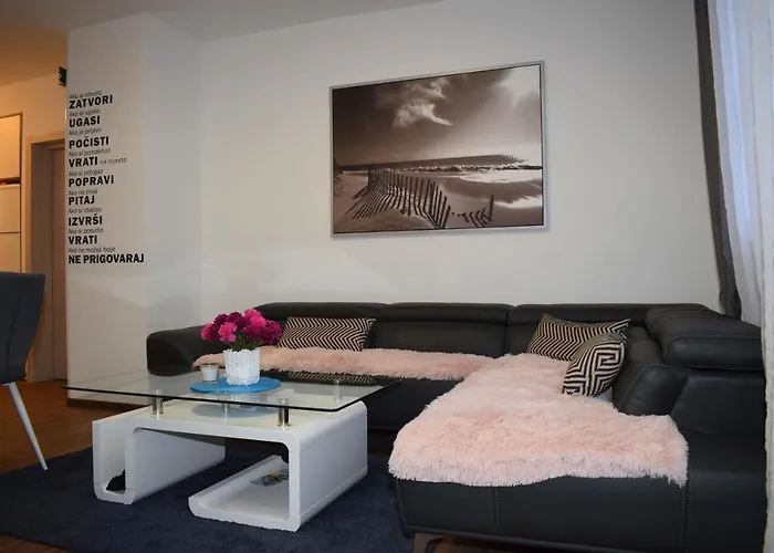 아파트 Trixi 풀라